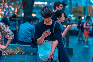 «Времени на сон не остается»: японские зумеры ограничивают время использования смартфона двумя часами