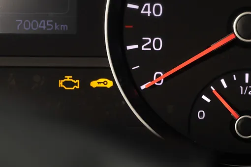 Значок Check Engine на приборной панели: продолжать движение или остановиться?