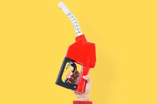 Дефицит уходит, а цены остаются: где в России самый дорогой и дешевый бензин