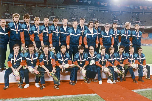 Олимпийская сборная команда СССР по футболу на Олимпийских играх 1988 года в Сеуле Олимпийская сборная команда СССР по футболу на Олимпийских играх 1988 года в Сеуле