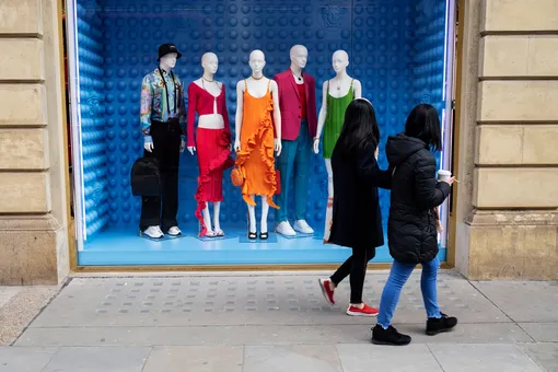 Крупные бренды заподозрили в эксплуатации труда: полиция нагрянула в 13 компаний Крупные бренды заподозрили в эксплуатации труда: полиция нагрянула в 13 компаний