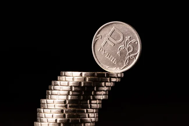 Ждем доллар по 100 и выше? Что будет с курсом рубля в 2026-м