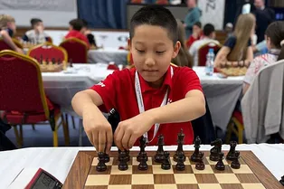 Гений в 11 лет: российский школьник разгромил 18-летних соперников на чемпионате мира по шахматам