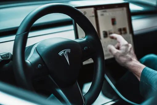 Tesla теряет рынок США: доля компании на американском рынке рухнула до уровня 2017 года