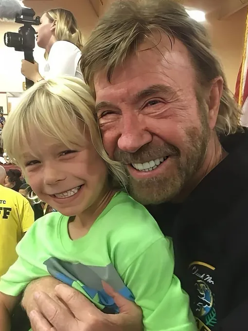 Чак Норрис с внуком Дэшем