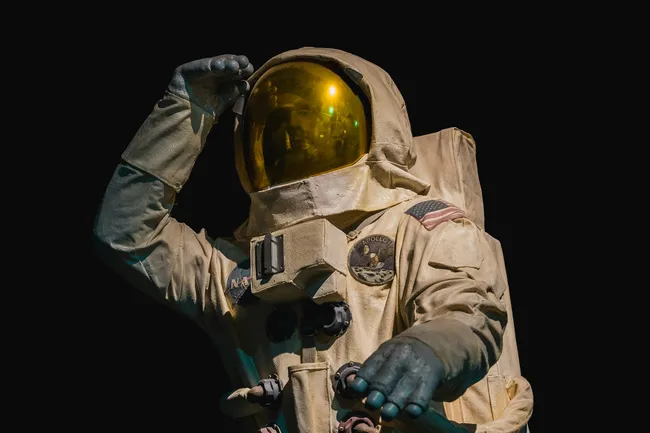 Высадка на Луну переносится на 3 года: NASA не могут разработать скафандры для астронавтов