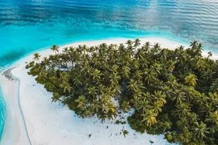 На Мальдивах третью неделю ищут российского туриста: остров, на котором он исчез, можно обойти за два часа