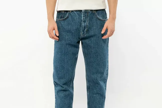 17 пар джинсов на зиму 2025: от классики до рабочего стиля