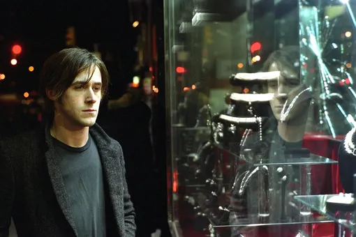 Кадр из фильма «Останься» (2005) Райан Гослинг