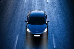 Tesla летит в пропасть: автомобильный бренд Илона Маска не выдерживает конкуренции с китайскими производителями