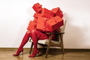 Что подарить девушке на 8 марта: 9 идей, которые она оценит