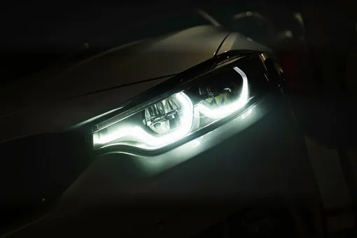 Когда и зачем включать ближний свет: что об этом говорится в ПДД Когда и зачем включать ближний свет: что об этом говорится в ПДД