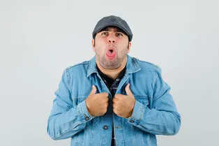 При какой болезни человека тошнит от фастфуда?