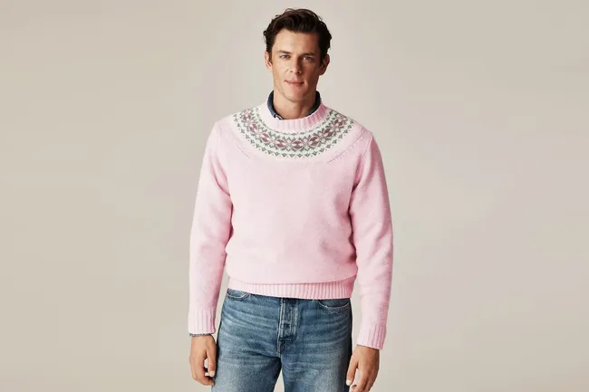 Стыдно ли мужчине носить розовый цвет? В соцсетях разгорелся громкий скандал