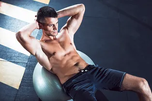 10 эффективных упражнений на пресс, которые помогут убрать жир с живота