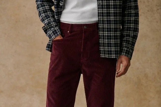 Темные или светлые: какие брюки выбрать в 2026 году