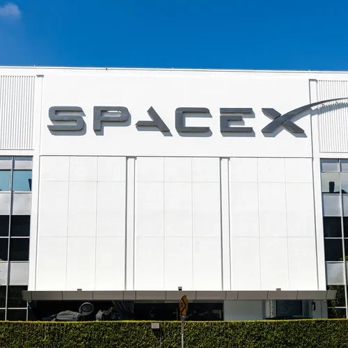Илон Маск больше не триллионер, но он не отчаивается: SpaceX будет стоить дороже Земли