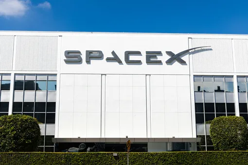 Илон Маск больше не триллионер, но он не отчаивается: SpaceX будет стоить дороже Земли Илон Маск больше не триллионер, но он не отчаивается: SpaceX будет стоить дороже Земли