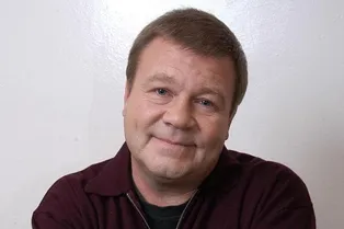 Торговал водкой и ездил по водительским правам Дукалиса: 10 любопытных фактов о звезде «Улиц разбитых фонарей» 