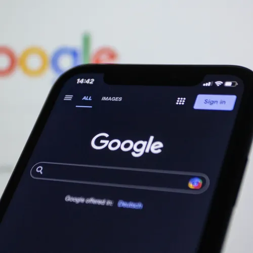Не стоит доверять нейроответам от Google: ИИ путает реальность с хоррор-историями во вселенной SCP