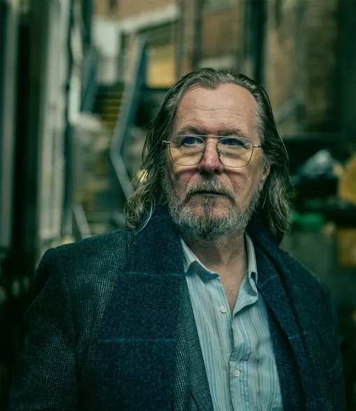 Кадр из сериала «Медленные лошади»