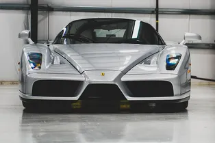 Суперкар Ferrari простоял в гараже 20 лет: вот как он выглядит сейчас снаружи и внутри Суперкар Ferrari простоял в гараже 20 лет: вот как он выглядит сейчас снаружи и внутри