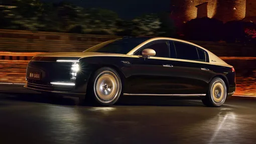 В России есть несколько предложений Maextro S800 по цене от 21 млн рублей за новый автомобиль в наличии и от 13 миллионов на заказ