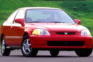 Corolla, Civic, Focus: как массовые машины 90-х и нулевых неожиданно стали новой классикой у зумеров