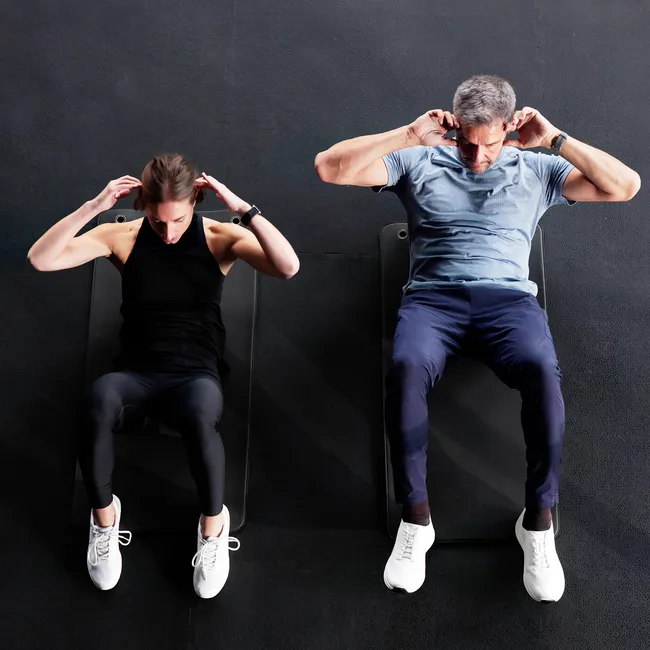 Сколько скручиваний на пресс нужно делать в 20, 30, 40, 50 и 60 лет: фитнес-эксперт назвал точное количество