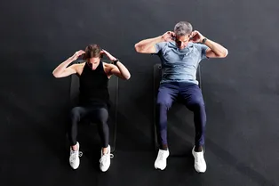 Сколько скручиваний на пресс нужно делать в 20, 30, 40, 50 и 60 лет: фитнес-эксперт назвал точное количество