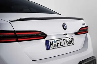 BMW запустила продажи новых M5 и M5 Touring с заводским обвесом: что по ценам