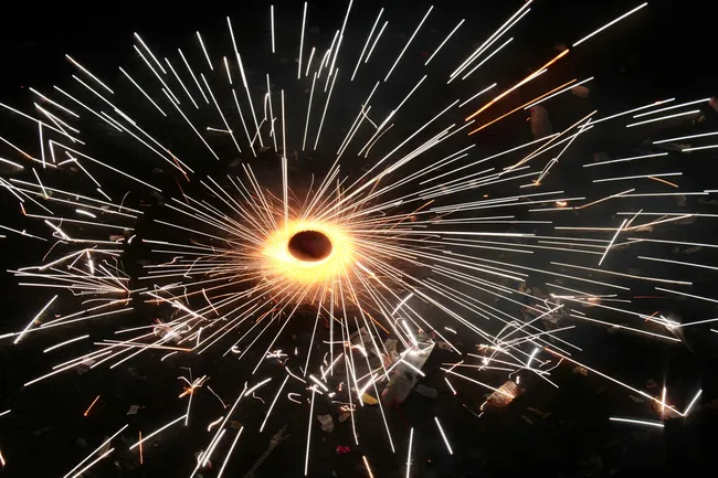 Летит навстречу гибели: когда можно будет увидеть комету-камикадзе