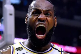 Леброн стал первым в истории баскетболистом, заработавшим миллиард долларов