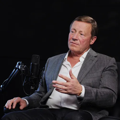 Почему алкоголь убивает не только тех, кто пьёт? Разбираемся вместе с доктором психологических наук Андреем Россохиным