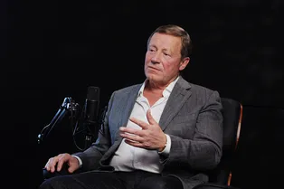 Почему алкоголь убивает не только тех, кто пьёт? Разбираемся вместе с доктором психологических наук Андреем Россохиным