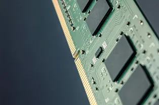 Цены на ОЗУ продолжат расти в 2026 году. Аналитики предупреждают: смартфоны и ноутбуки станут намного дороже Цены на ОЗУ продолжат расти в 2026 году. Аналитики предупреждают: смартфоны и ноутбуки станут намного дороже