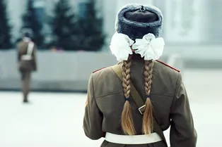 А что, если ваша девушка — военнослужащая? 4 факта, которые стоит иметь в виду
