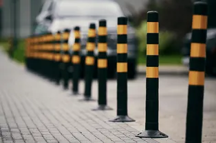 Рубль сильно укрепился и пока не сдается: что будет с ценами на автомобили Рубль сильно укрепился и пока не сдается: что будет с ценами на автомобили