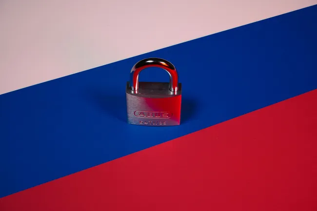 Полная цифровая блокада: в Европе предложили отключить Россию от интернета и спутников