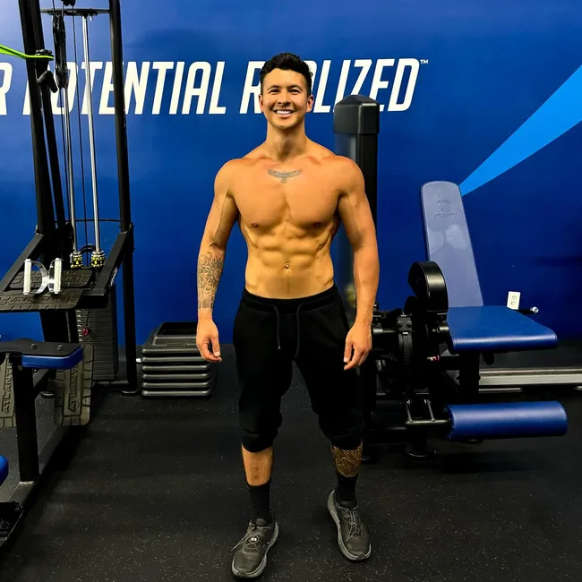 «Вам нужны только эти 2 упражнения, чтобы увидеть пресс»: прислушайтесь к профессиональному тренеру