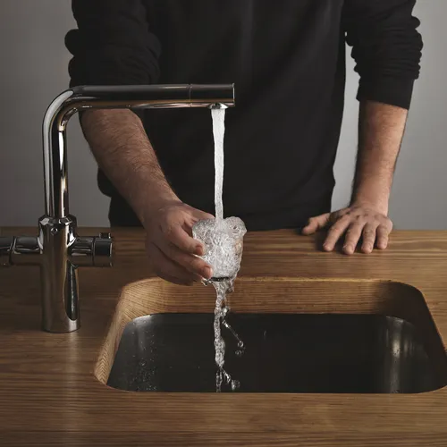 Почему счета за ЖКУ в 2026 году стали неподъемными: россияне массово жалуются на огромные суммы