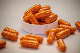 Революция в фармакологии: первые лекарства, созданные ИИ, проверят на человеке