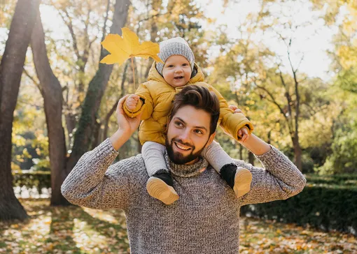 Мужчина с ребенком