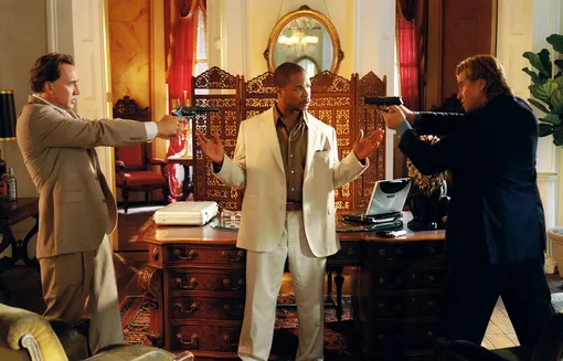 Николас Кейдж, Xzibit и Вэл Килмер в фильме Абеля Феррары «Плохой лейтенант» (2009)