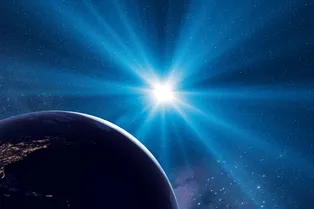 Землю ожидает «двойной удар» Солнца: метеопаты снова будут страдать Землю ожидает «двойной удар» Солнца: метеопаты снова будут страдать