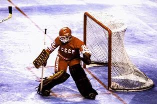 Ездил на иномарке в СССР и ушел из спорта ради семьи: 8 интересных фактов про хоккеиста Владислава Третьяка