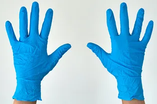 В Москве отменили обязательное использование перчаток в общественных местах В Москве отменили обязательное использование перчаток в общественных местах