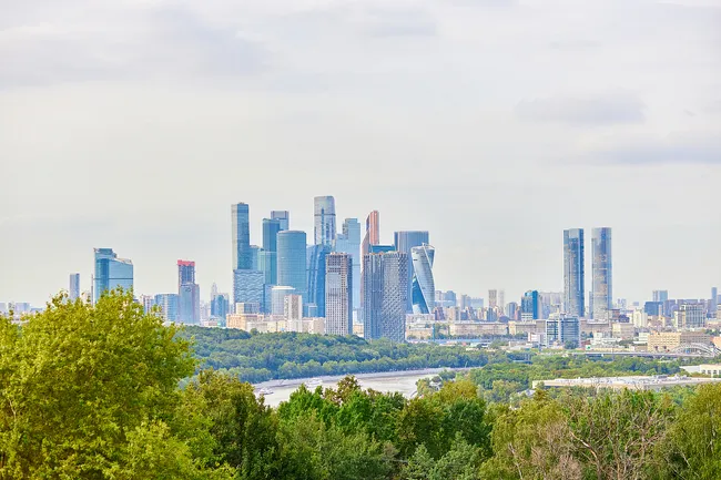 Москву накрыла осенняя прохлада: прогноз погоды и магнитные бури в столице 26 августа