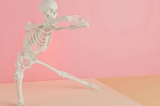 Разрушает кости изнутри: что известно о страшной побочке «Оземпика»