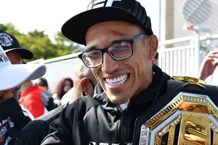 Экс-чемпион UFC отказался от боя из-за жуткого рассечения, на которое больно смотреть